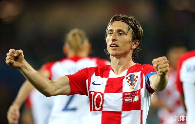 技惊四座，麦克托米奈开场3分钟为苏格兰打入一粒精彩的倒钩