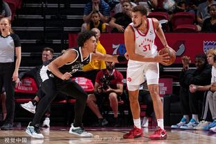 三连冠！上海海港加冕2025赛季中超冠军，摘下队史中超第四星